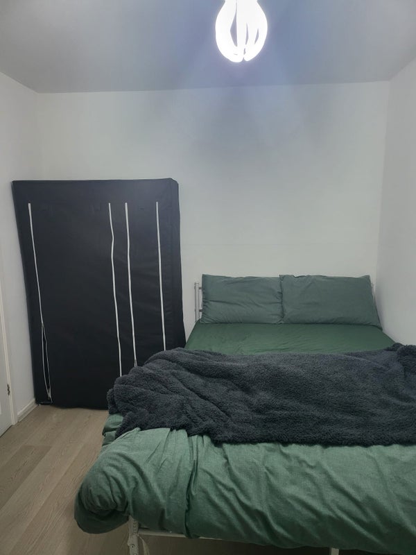 Room Feltham Close in Birmingham