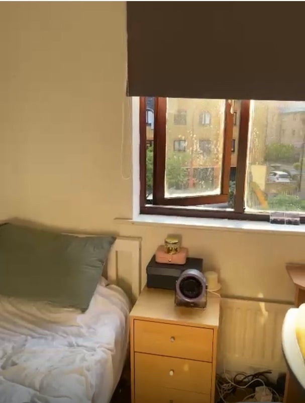 Room Fowey Close in Greater London