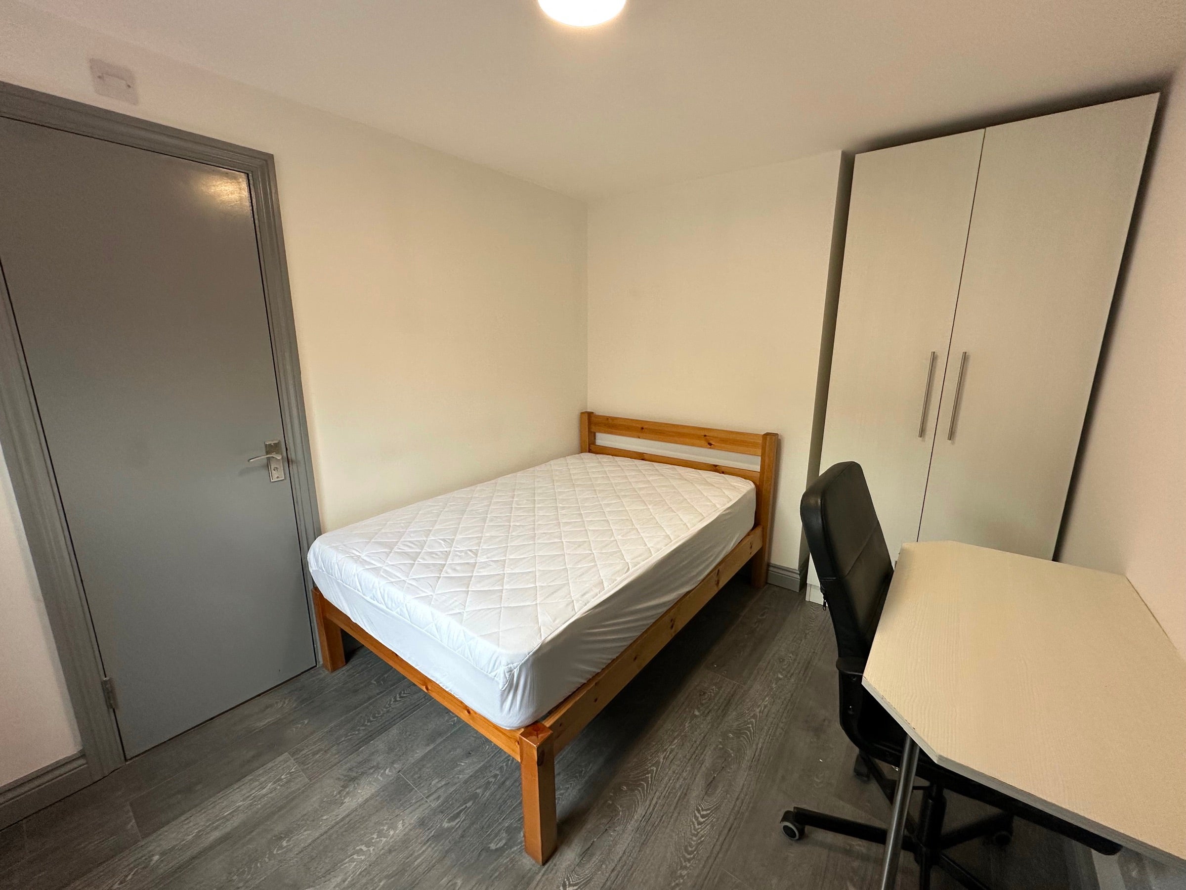 Room Warwick Place in Royal Leamington Spa