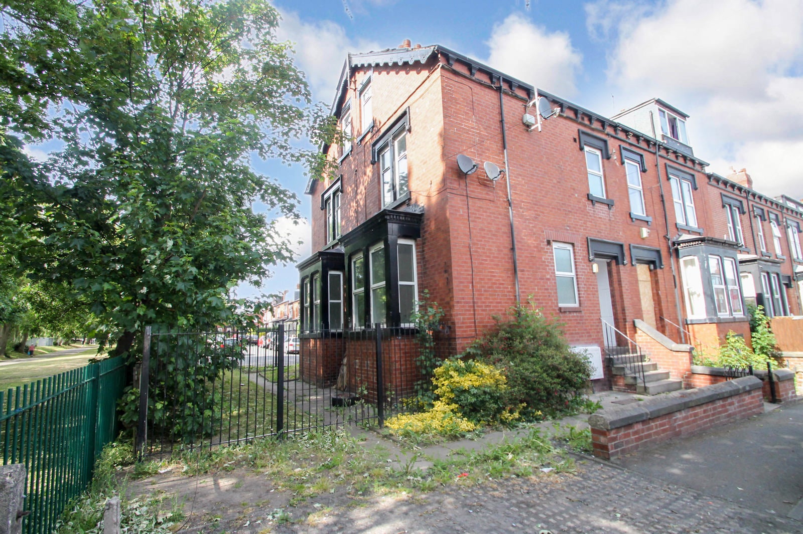 Flat Sefton Avenue in Leeds