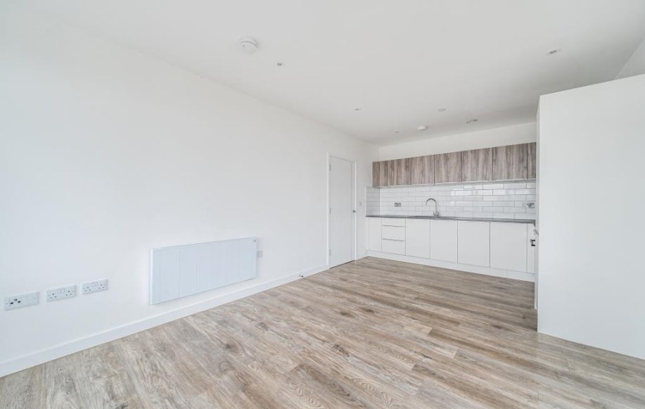 Flat London Road in Borough of Spelthorne