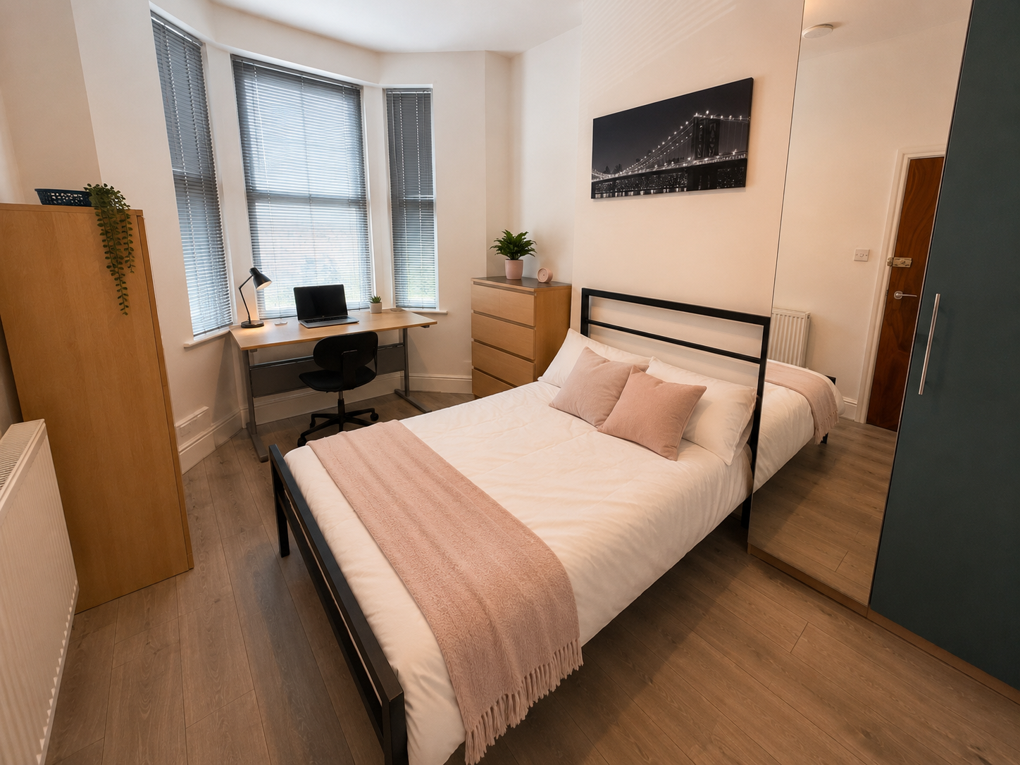 Room Gladstone Avenue in Chester