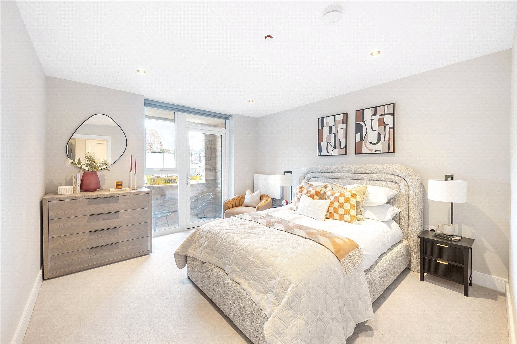 Flat Thornton Road in Greater London