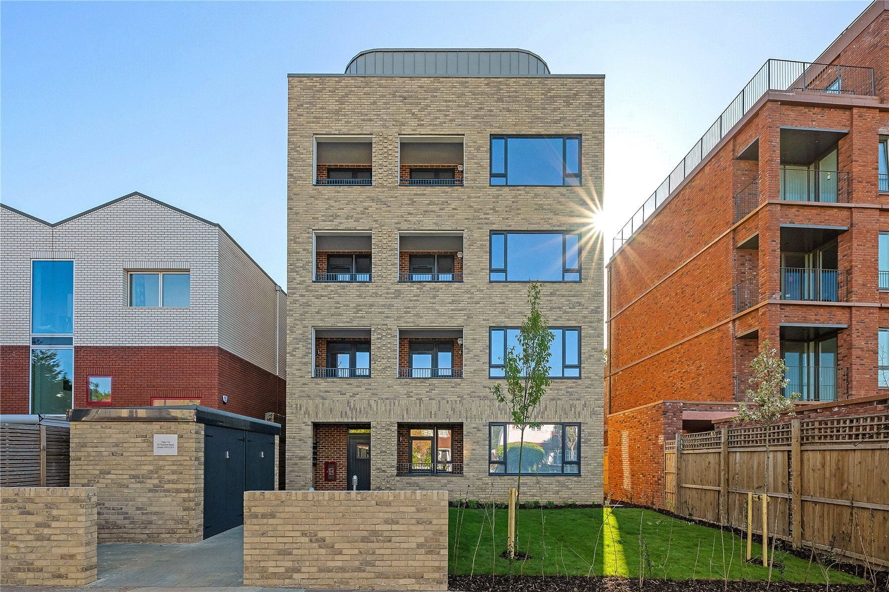Flat Thornton Road in Greater London