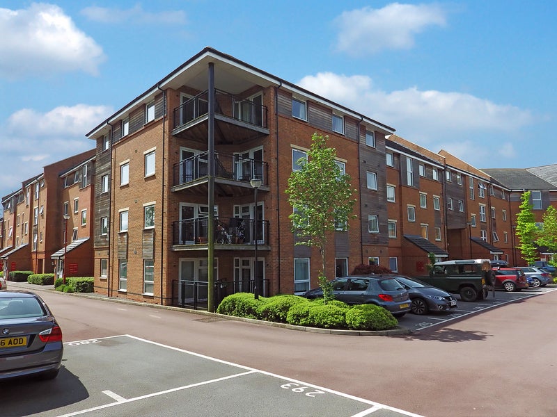 Flat Celsus Grove in Swindon