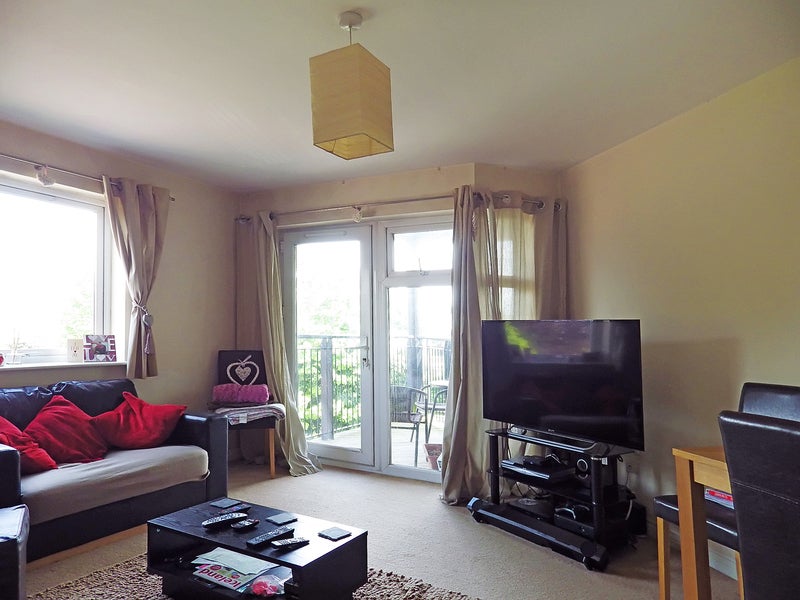 Flat Celsus Grove in Swindon