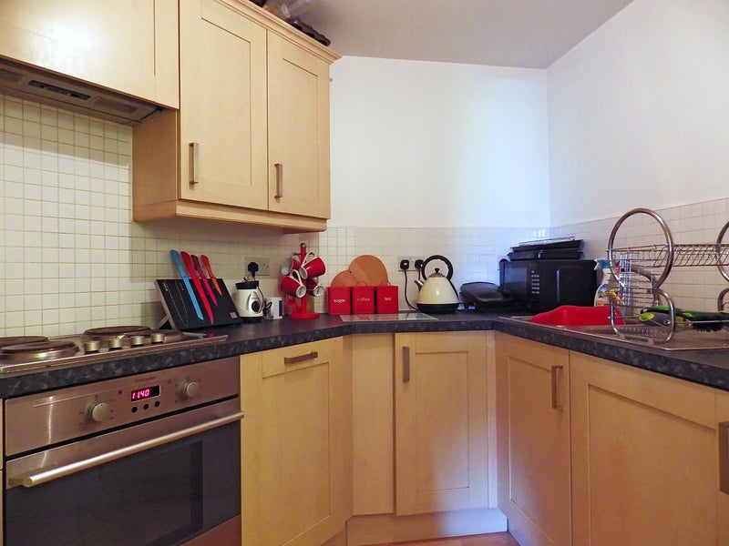Flat Celsus Grove in Swindon