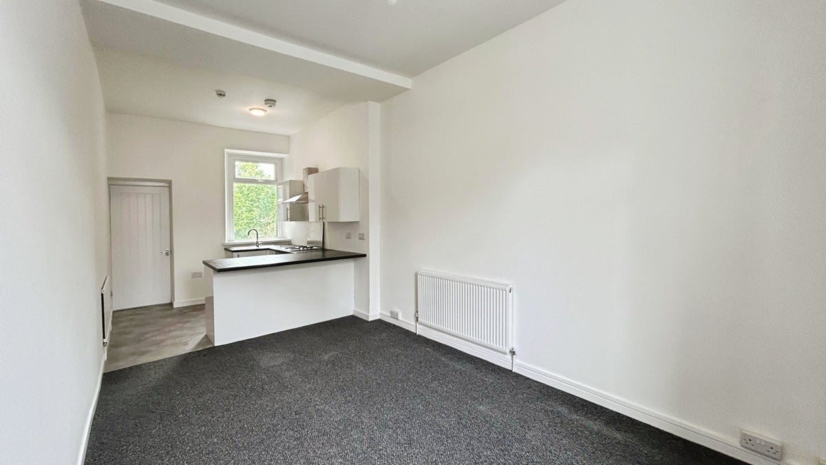 Flat High Street in Pengam