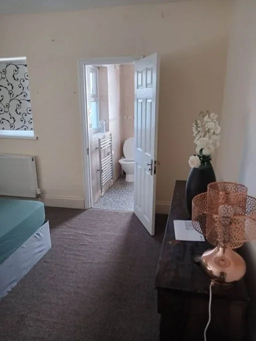 Room Grenfell Road in Greater London