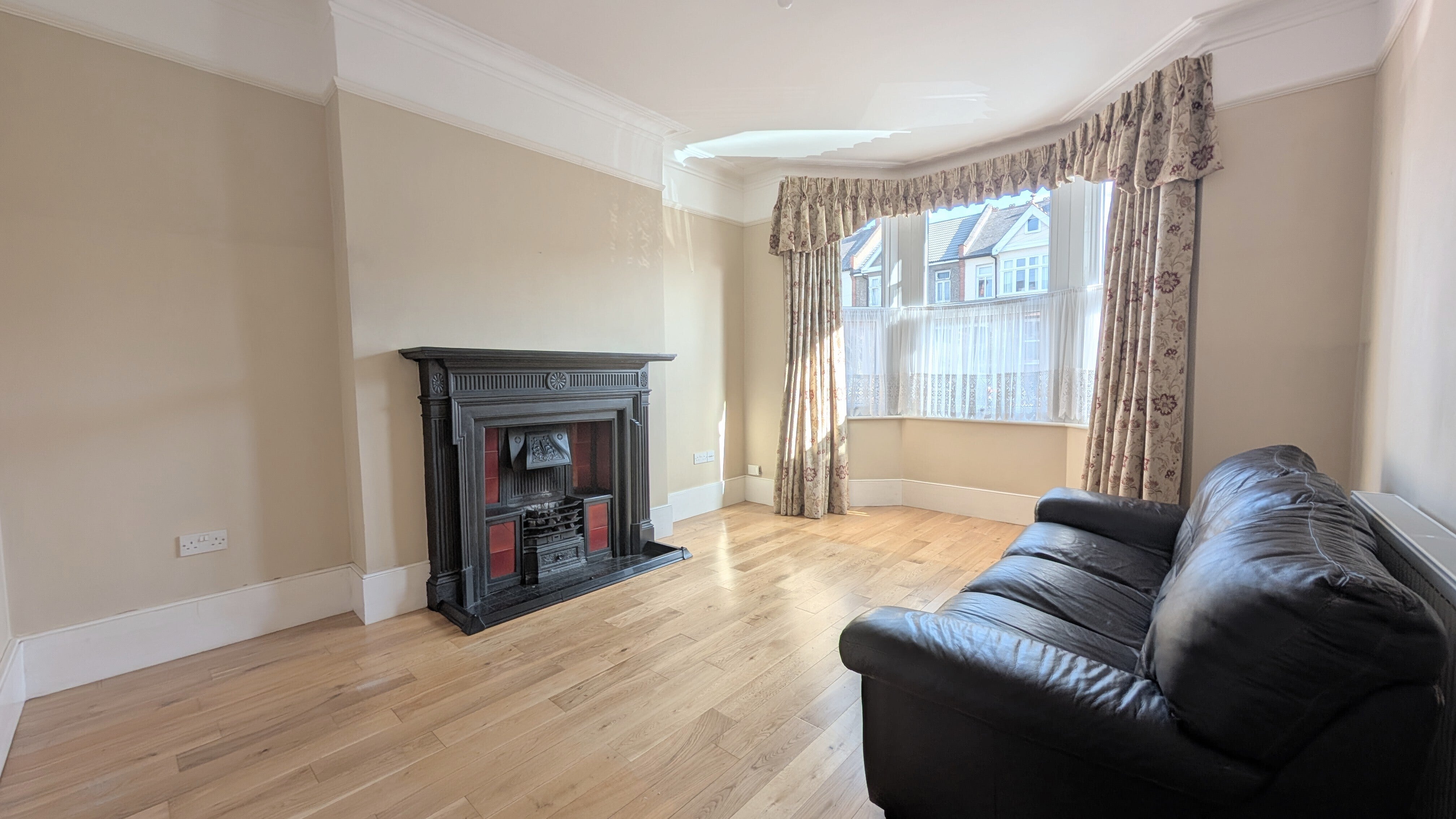Flat Salisbury Road in Greater London