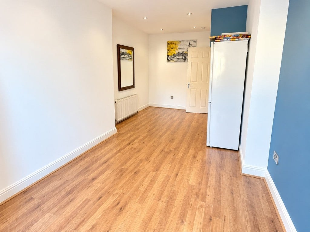 Flat Heath Road in Greater London