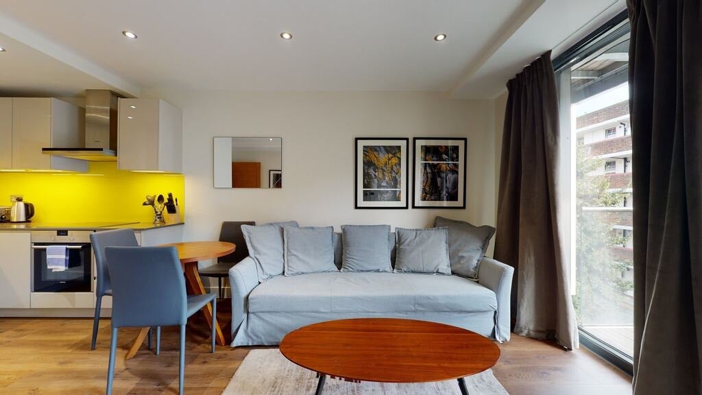 Flat Fairclough Street in Greater London