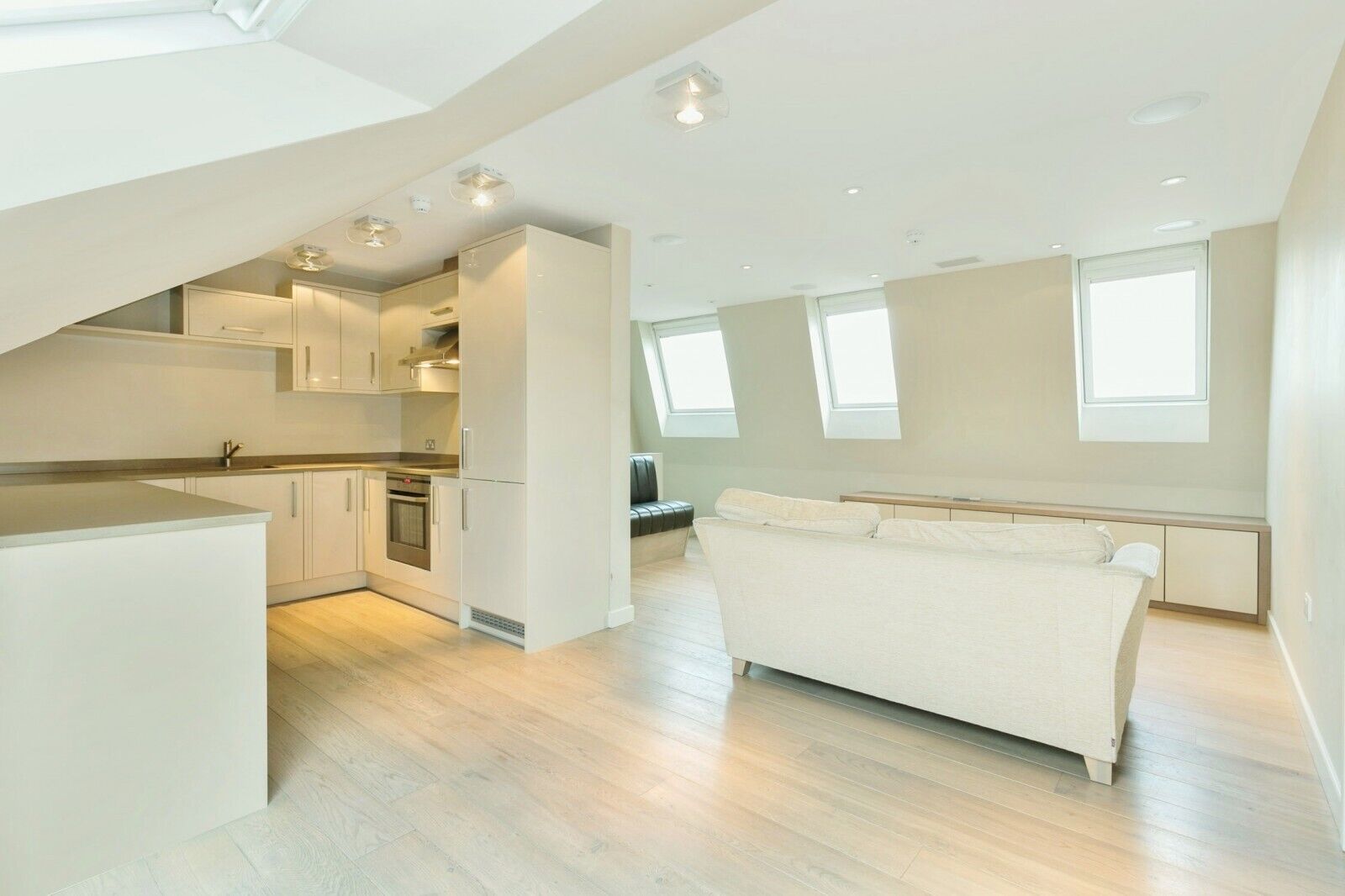 Flat Kingston Road in Greater London