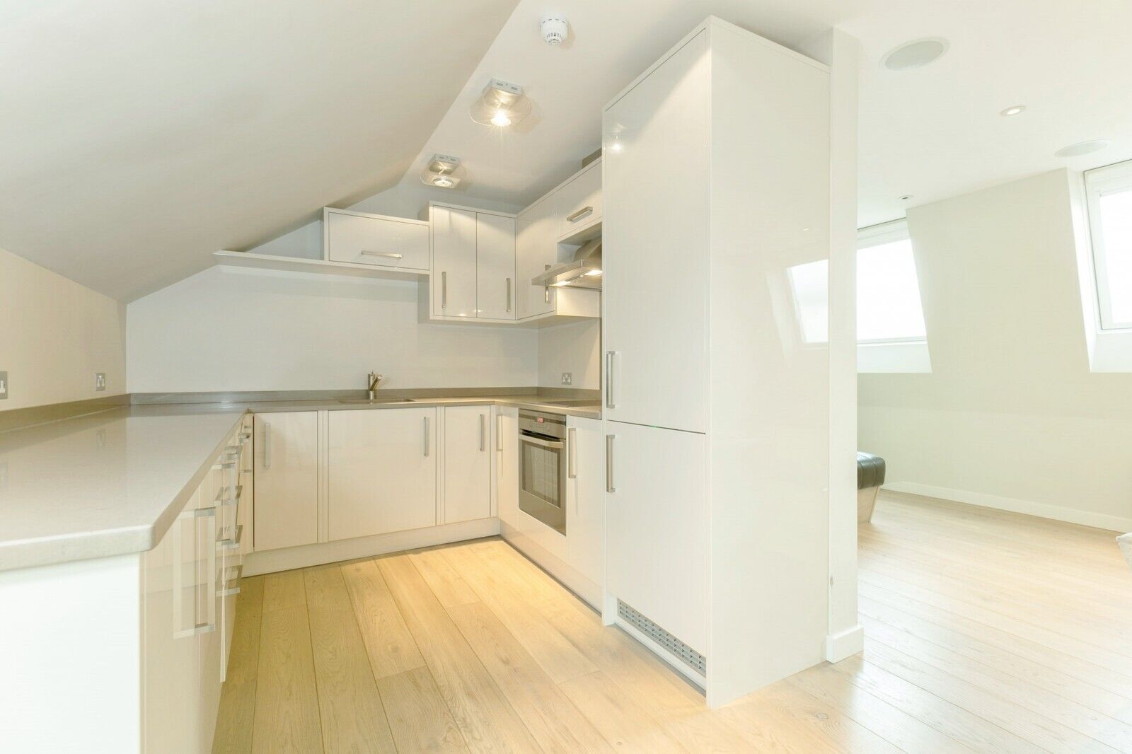 Flat Kingston Road in Greater London