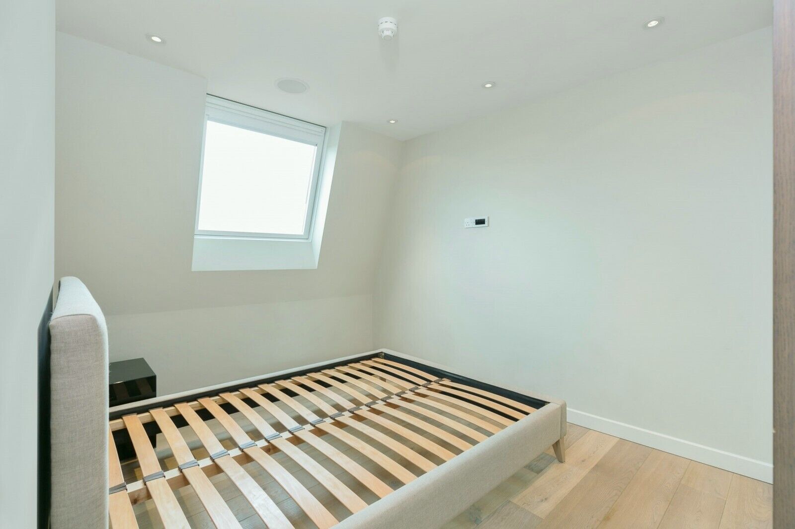 Flat Kingston Road in Greater London