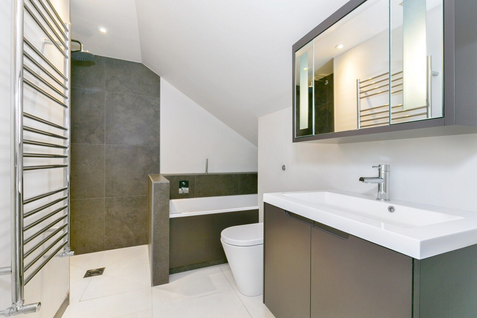 Flat Kingston Road in Greater London