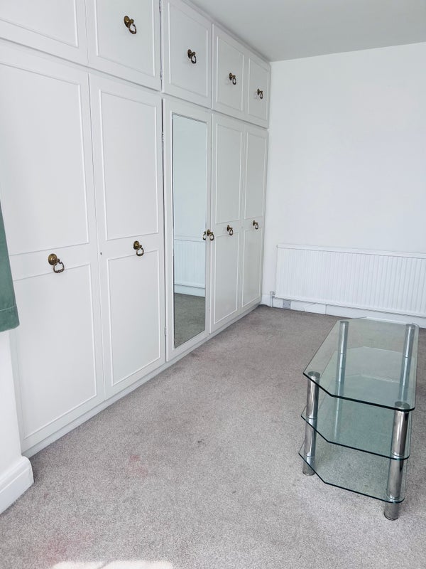 Room Brampton Grove in Greater London