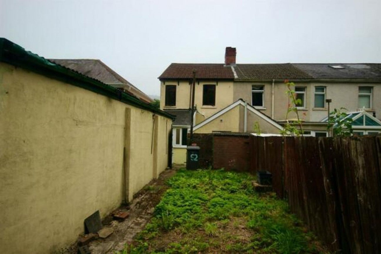 House Risca Road in Pont-y-waun