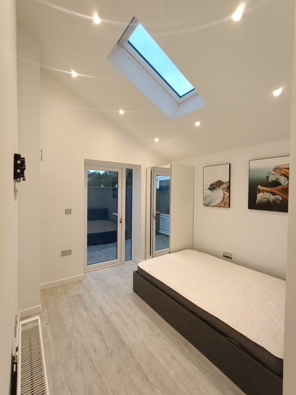 Room Campbell Road in Burton