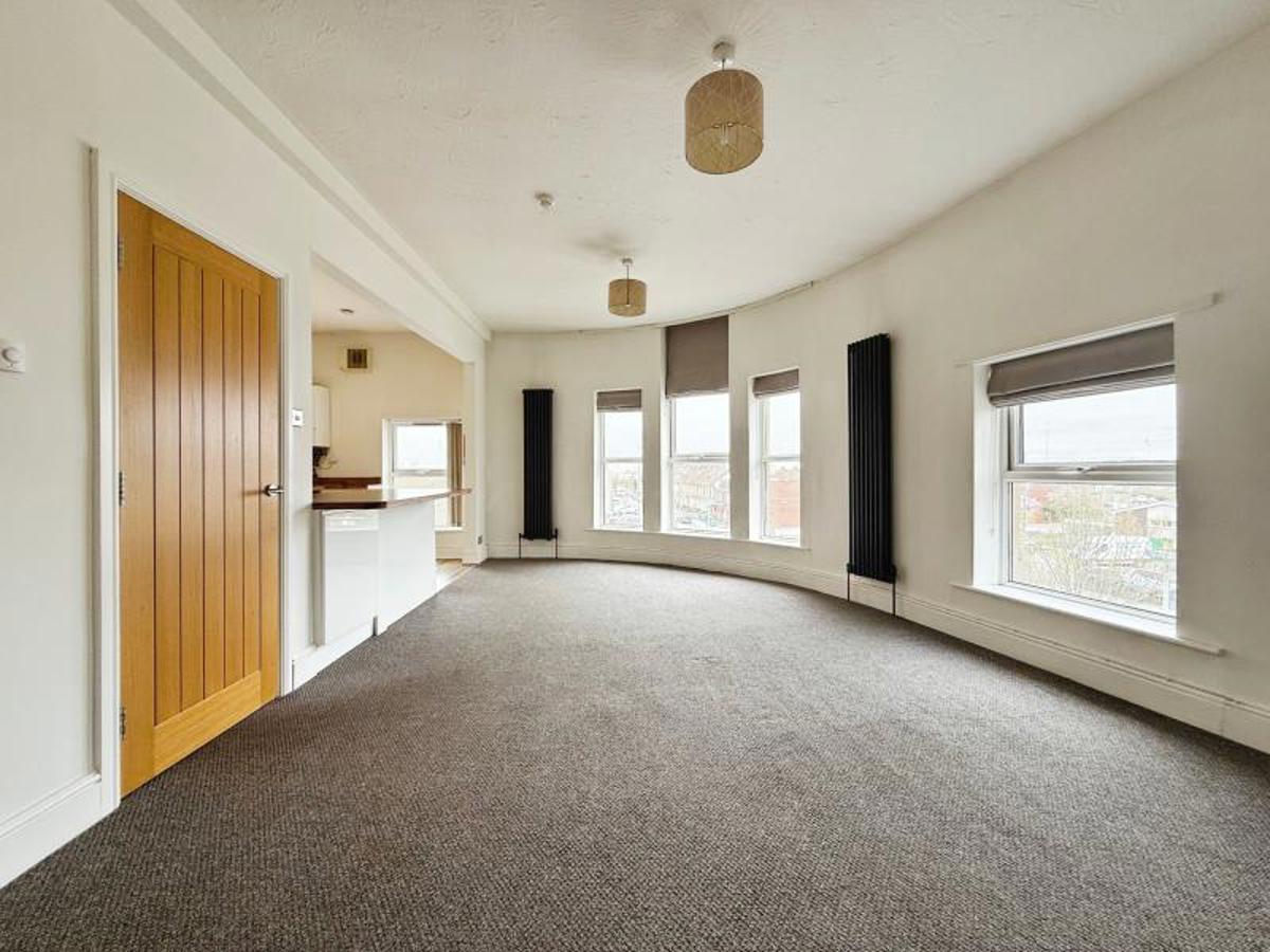 Flat Gloucester Road in Bristol