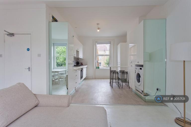 Flat Malvern Road in Greater London