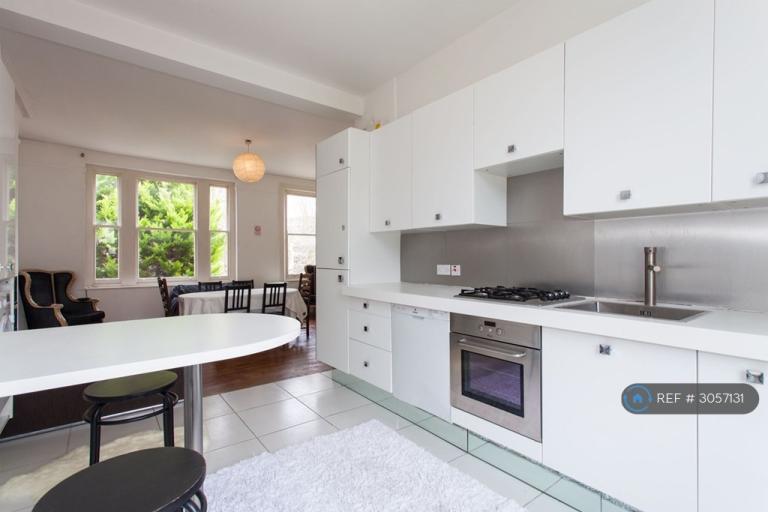 Flat Malvern Road in Greater London