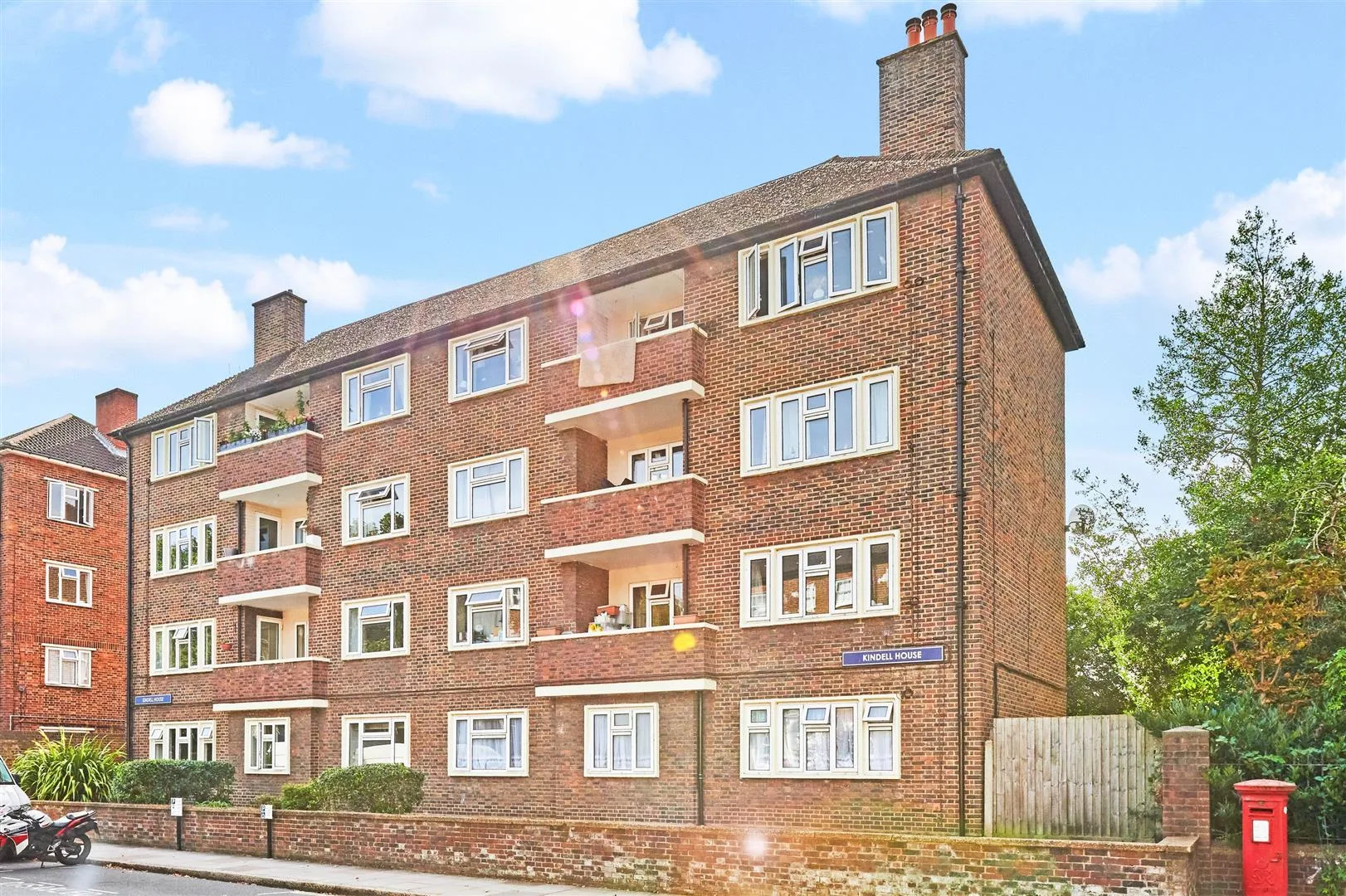 Flat Mortlake High Street in Greater London