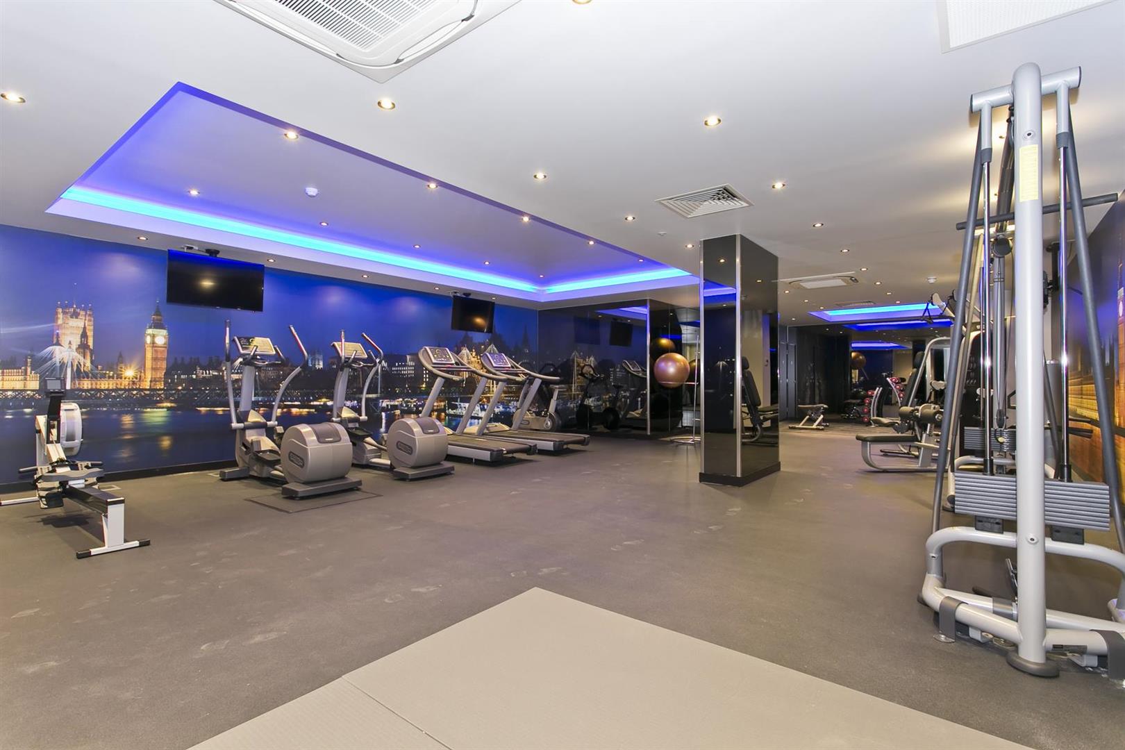 Flat Salamanca Place in Greater London