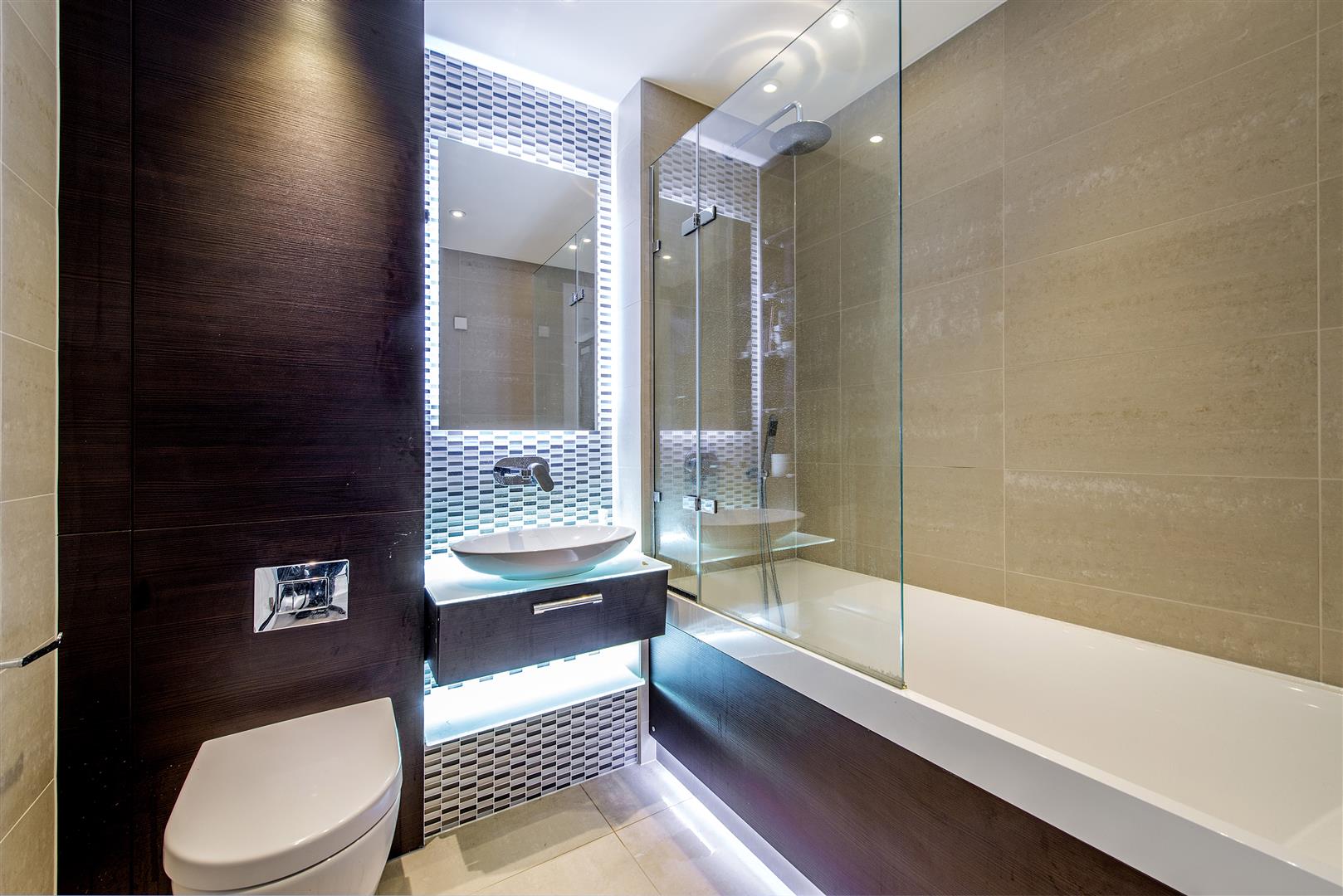Flat Salamanca Place in Greater London