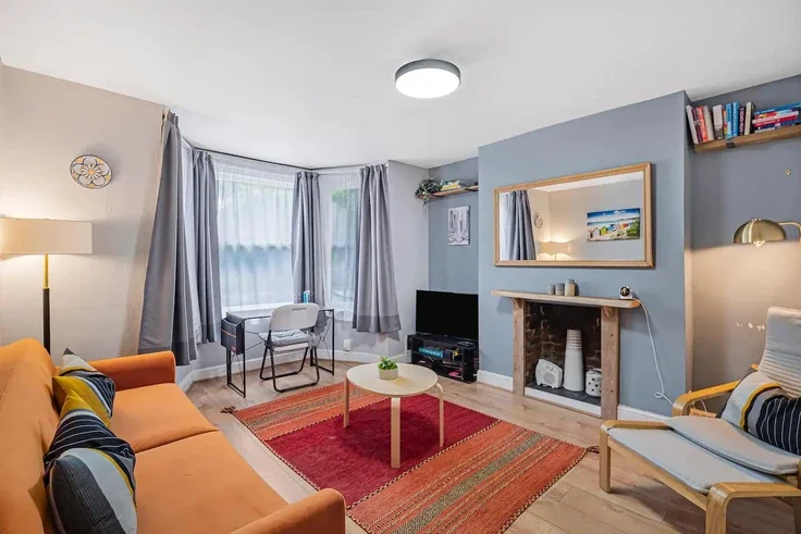 Flat Elmcourt Road in Greater London