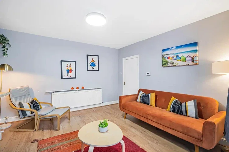 Flat Elmcourt Road in Greater London