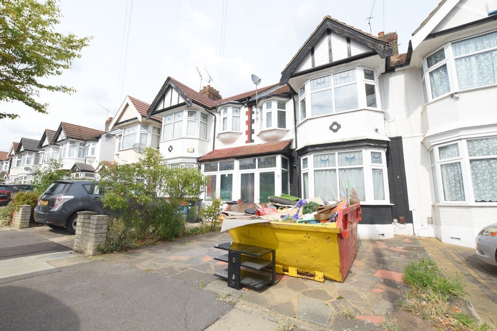 House Queenborough Gardens in Greater London