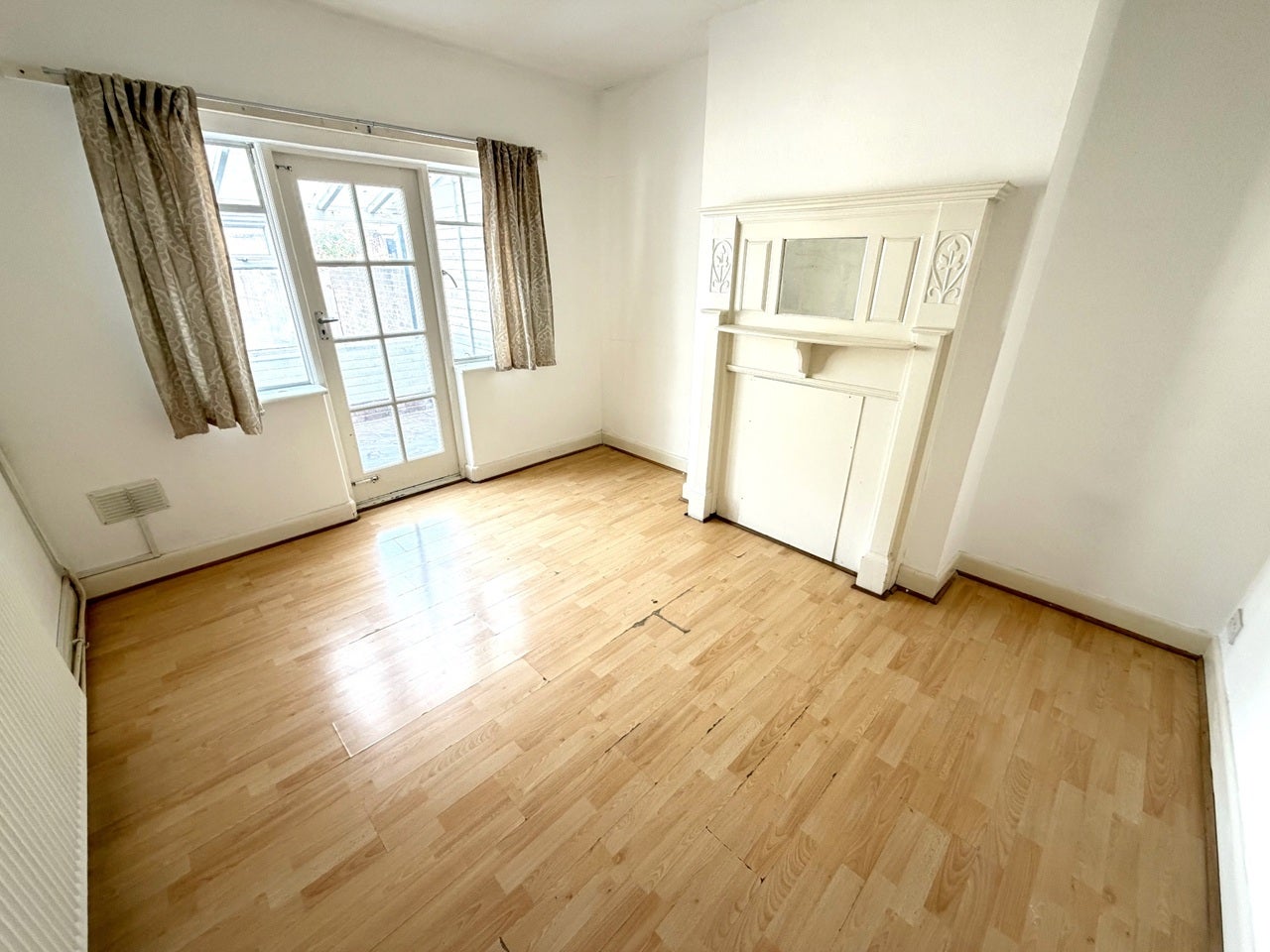 House Heston Avenue in Greater London