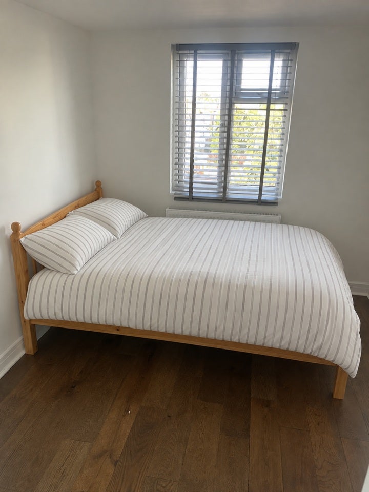 Room Nicholes Road in Greater London