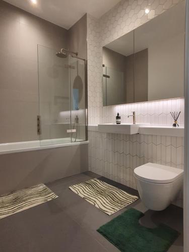 Room Ashley Road in Greater London