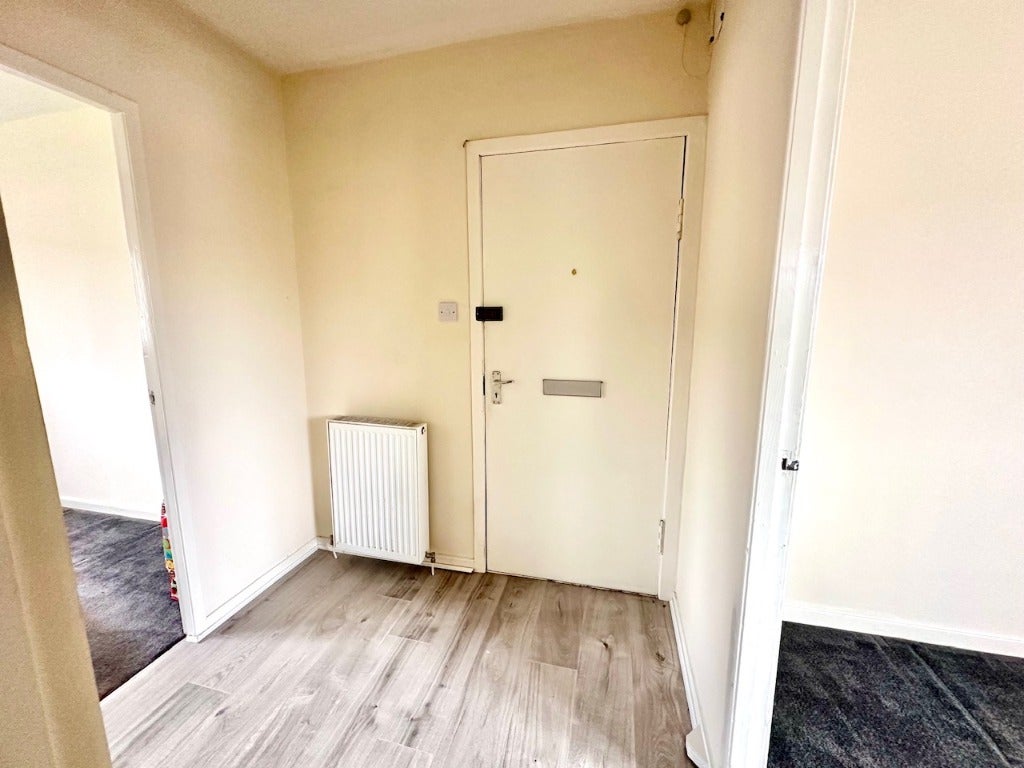 Flat Mull Avenue in Renfrew