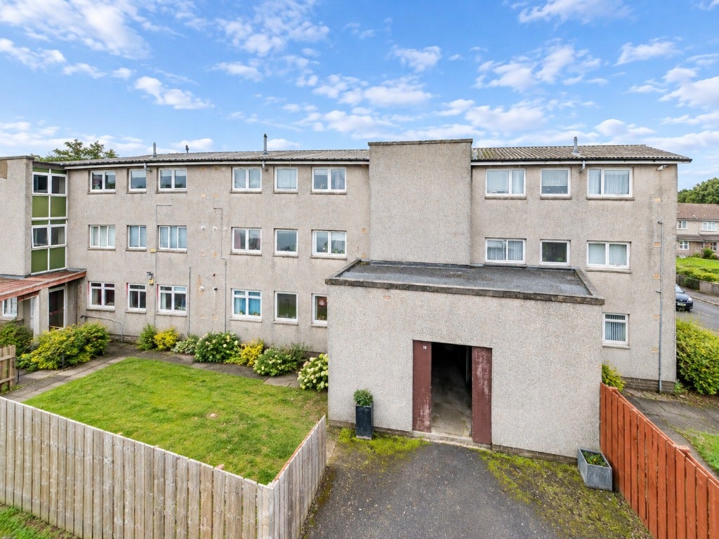 Flat Mull Avenue in Renfrew