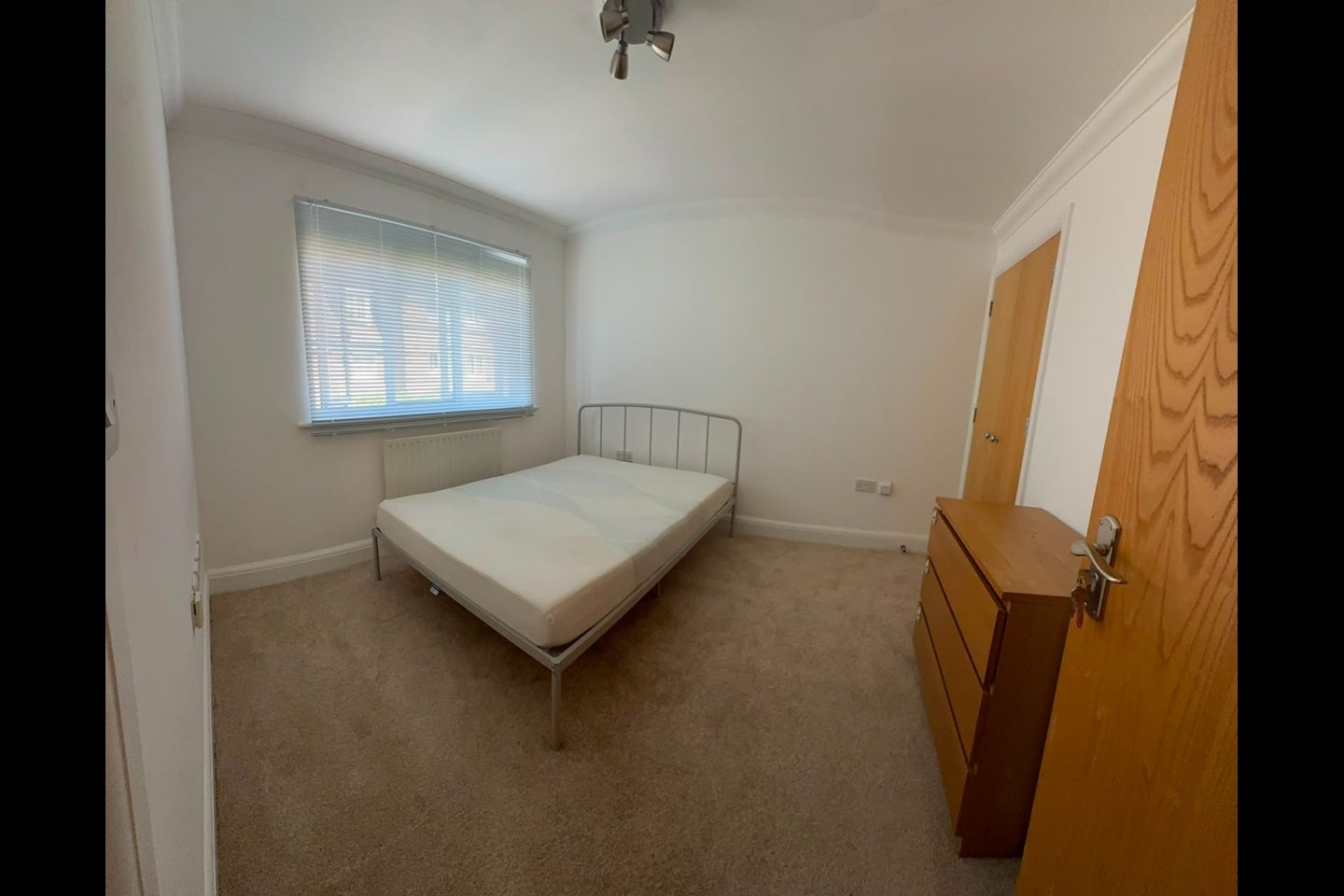 Room Pondtail Park in Horsham