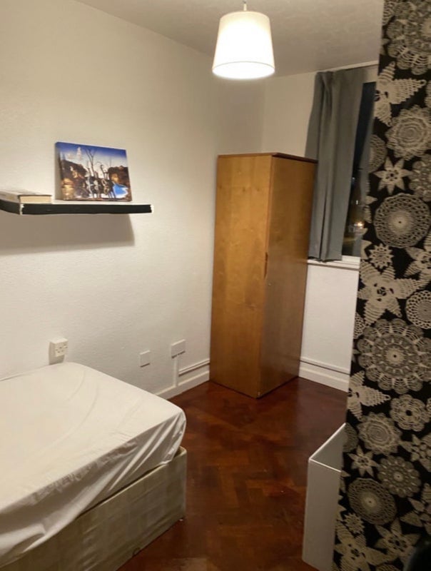 Room Buckland Street in Greater London