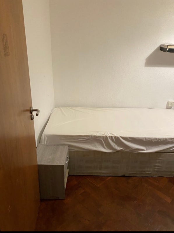 Room Buckland Street in Greater London