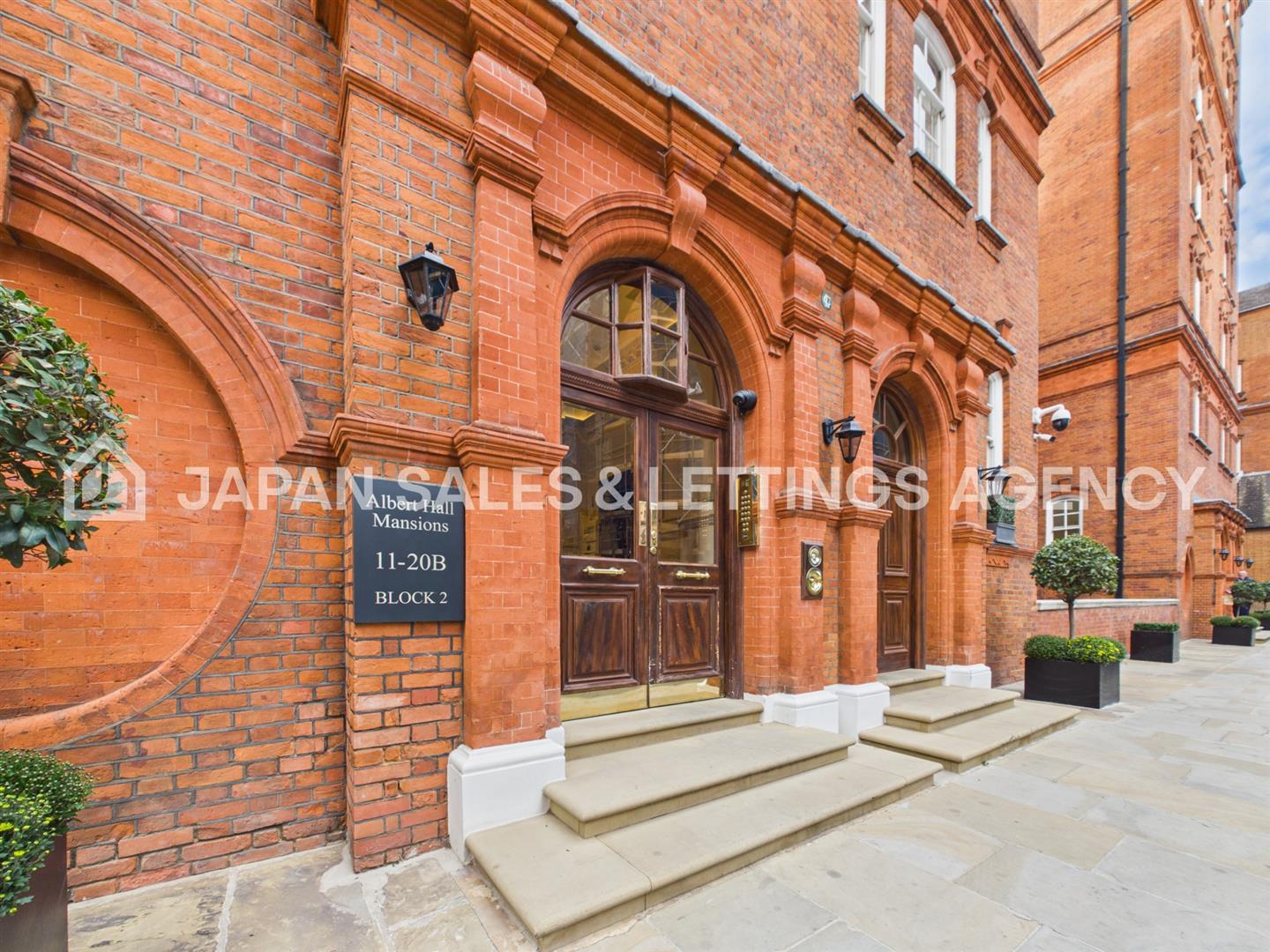 Flat Kensington Gore in City of Westminster