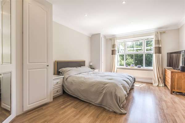 Flat Lady Margaret Road in Sunningdale