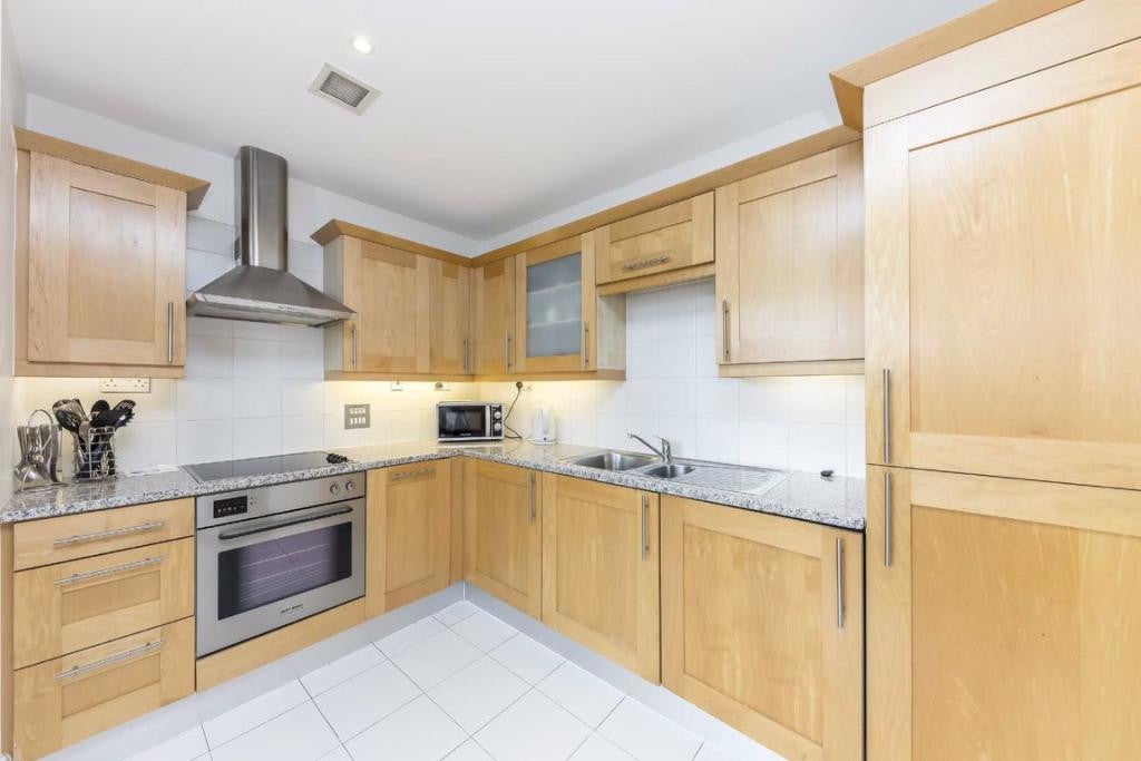 Flat Hatfields in Greater London