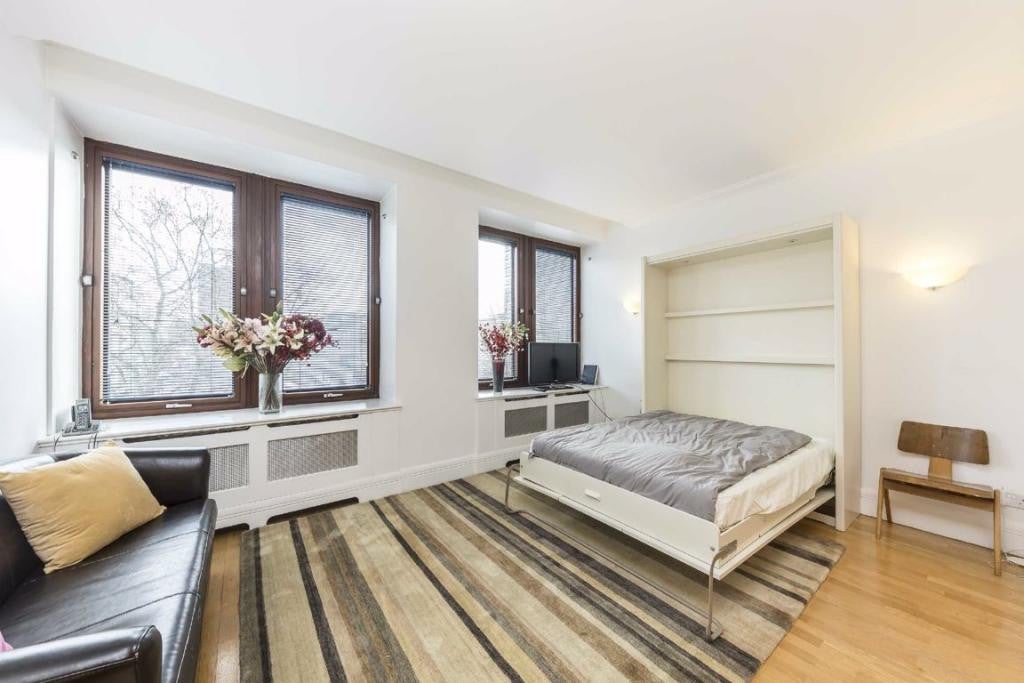 Flat Hatfields in Greater London