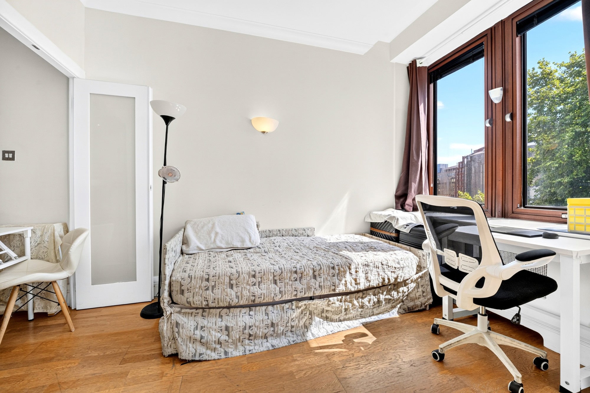Flat Hatfields in Greater London
