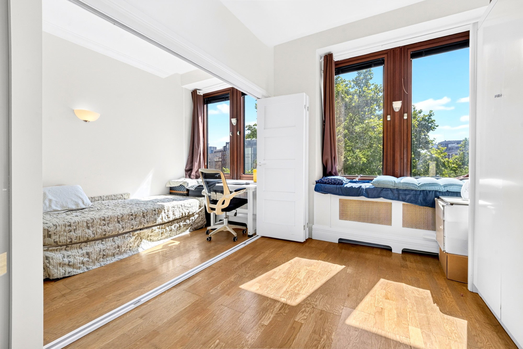 Flat Hatfields in Greater London