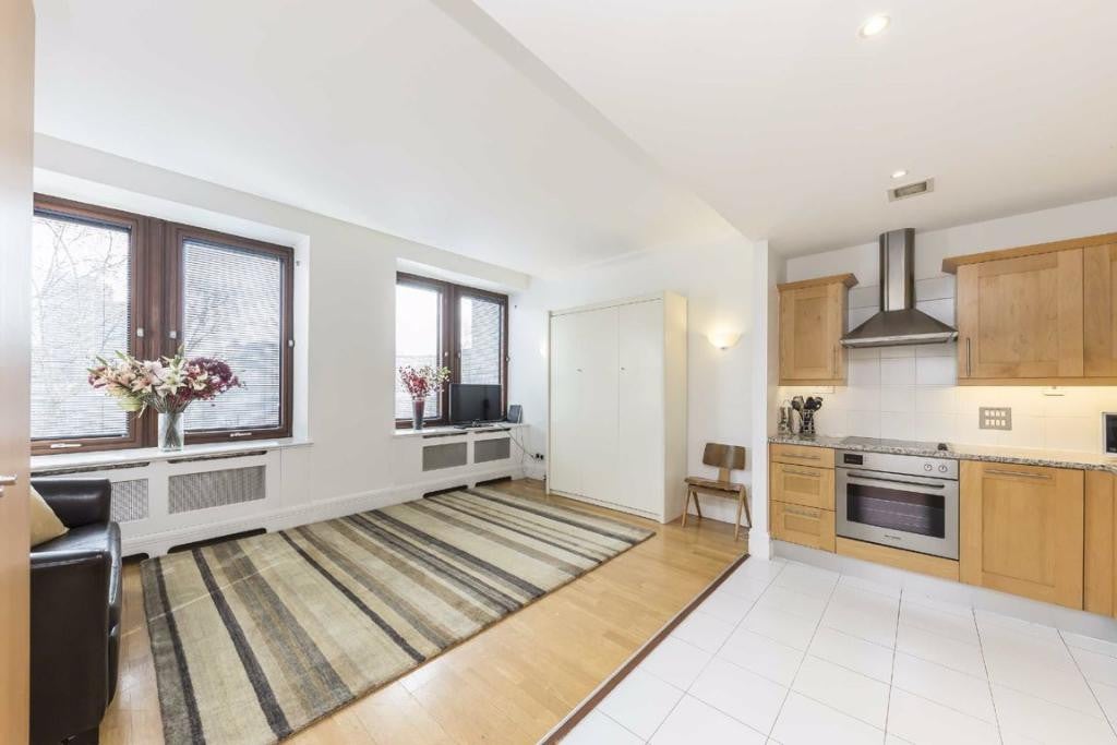Flat Hatfields in Greater London