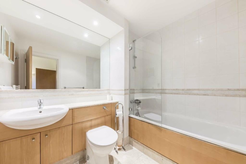 Flat Hatfields in Greater London