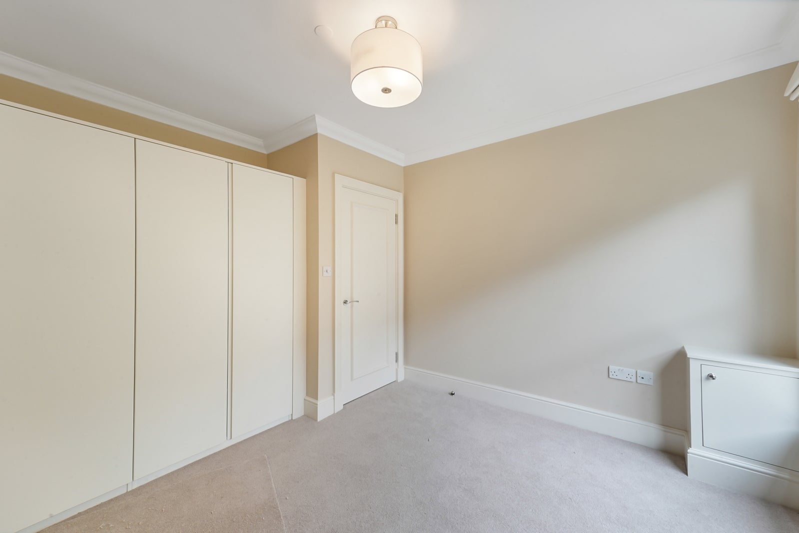 Flat Ridgmount Street in Greater London