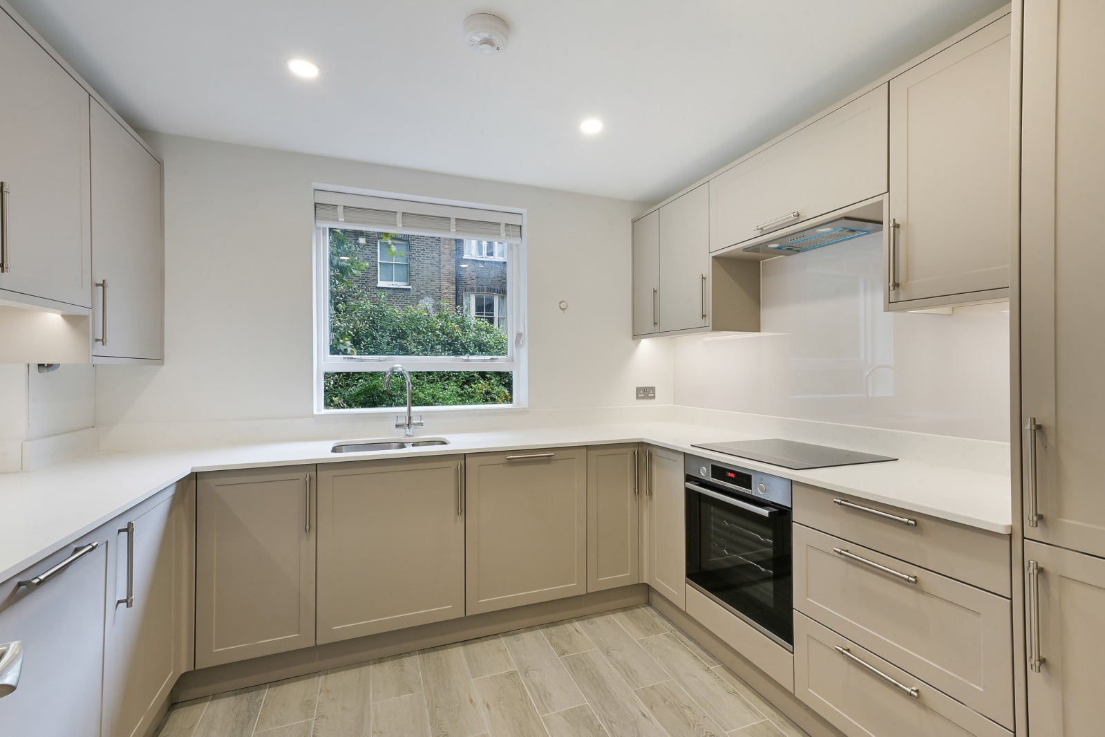 Flat Ridgmount Street in Greater London